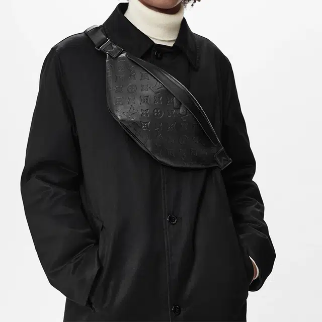 LOUIS VUITTON Discovery PM