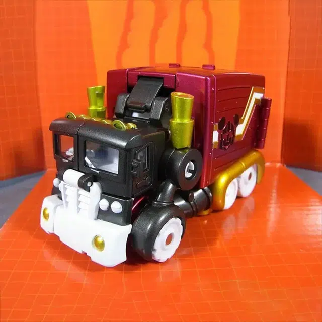 TAKARA TOMY