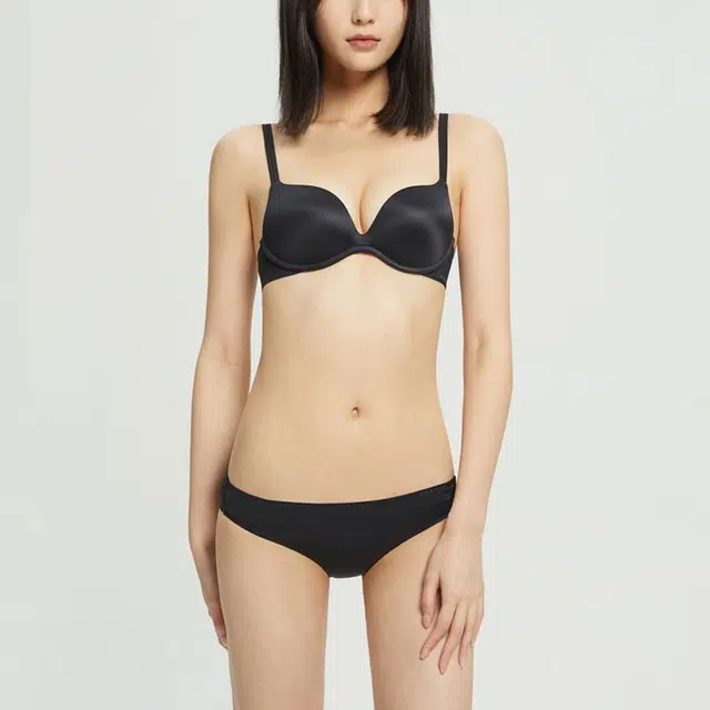 CKCalvin Klein V