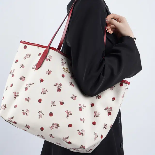 COACH City 33 Logo Tote