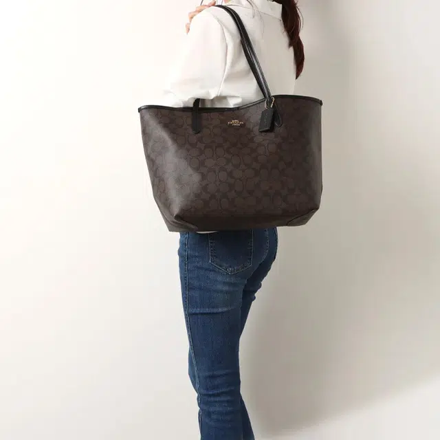COACH City 33 Logo Tote