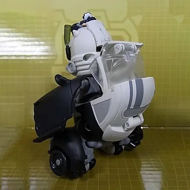TAKARA TOMY