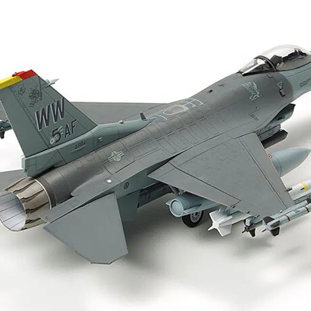 172 F-16CJ 21.3cm