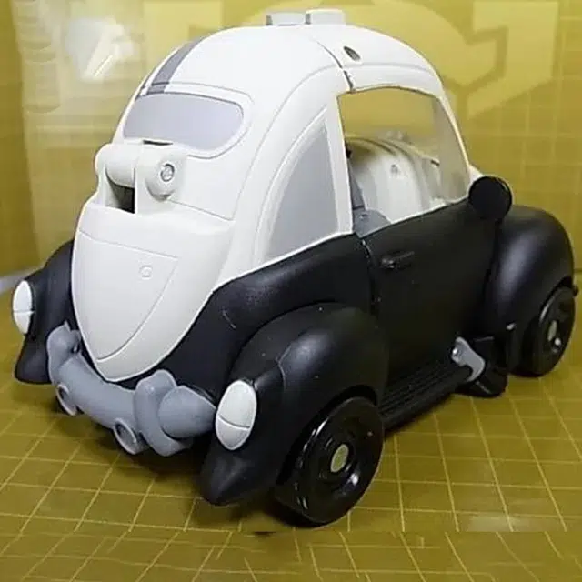 TAKARA TOMY