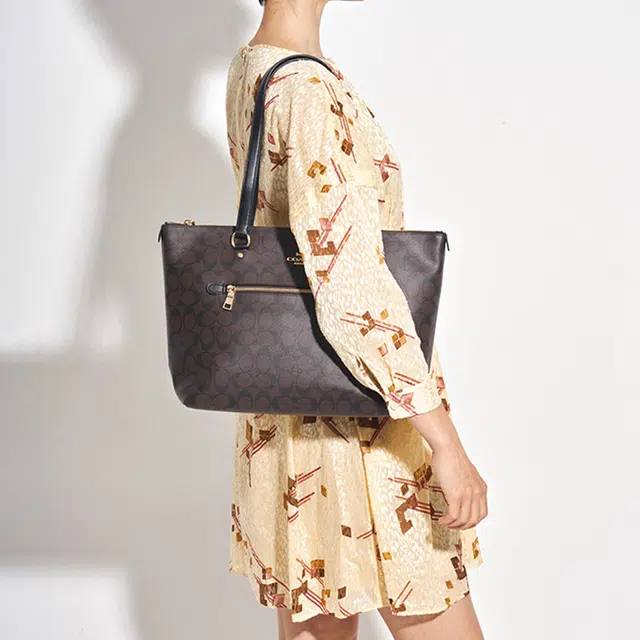 COACH Gallery 32 Tote