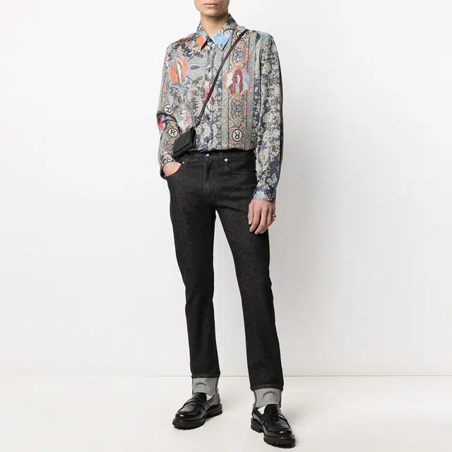 VERSACE