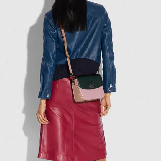COACH Cassie 19 C