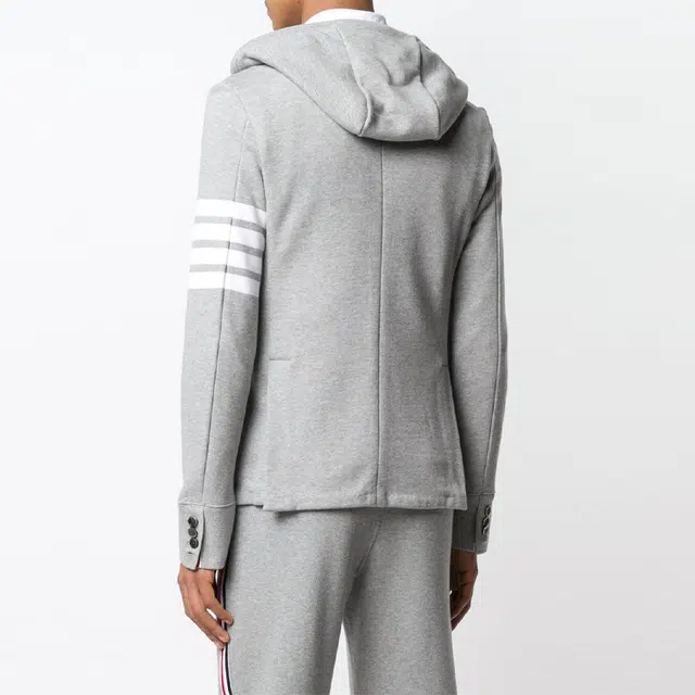 THOM BROWNE Logo