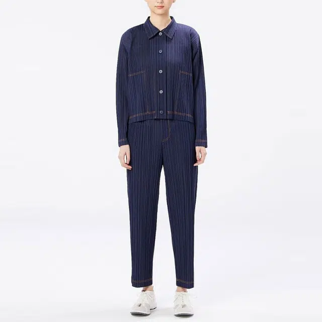 PLEATS PLEASE ISSEY MIYAKE