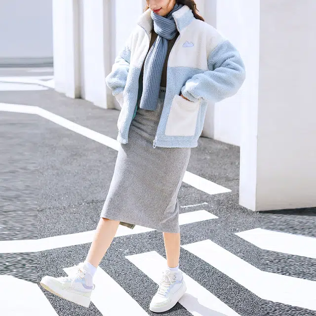 安踏 生活系列 羊羔绒立领运动加绒夹克外套 女款 浅蓝色