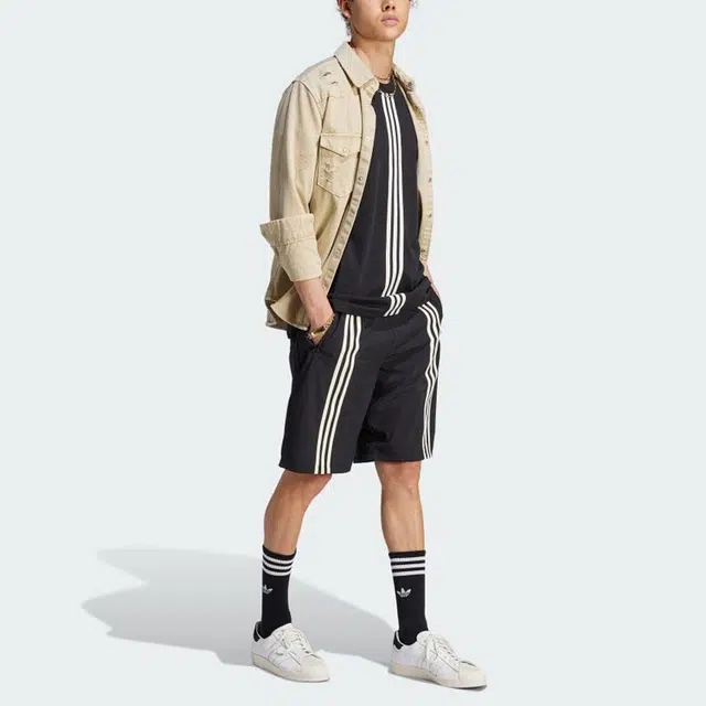 adidas originals Logo