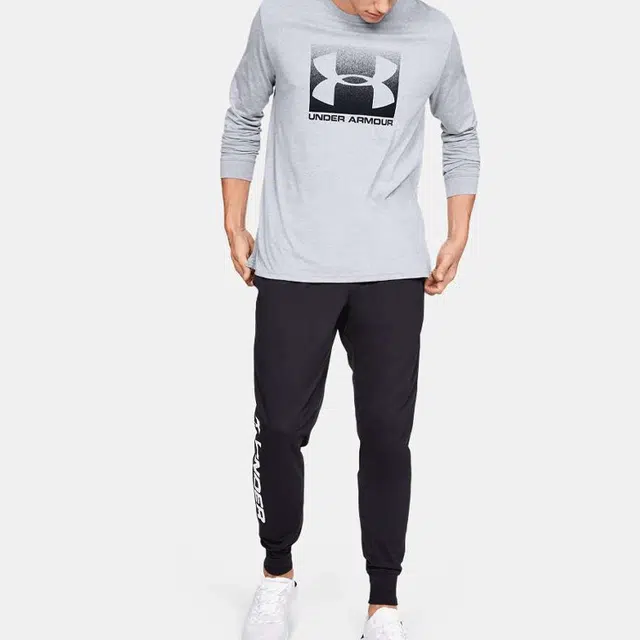 Under Armour logo T