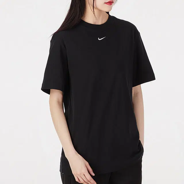 Nike Sportswear Essential Logo T