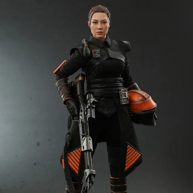 Hot Toys 16 28cm