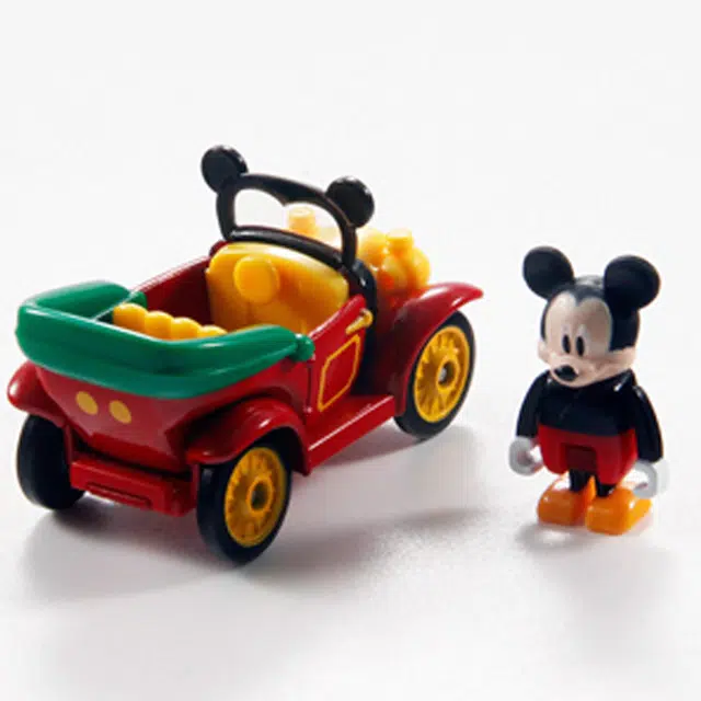 TAKARA TOMY 01 3.2cm5.5cm