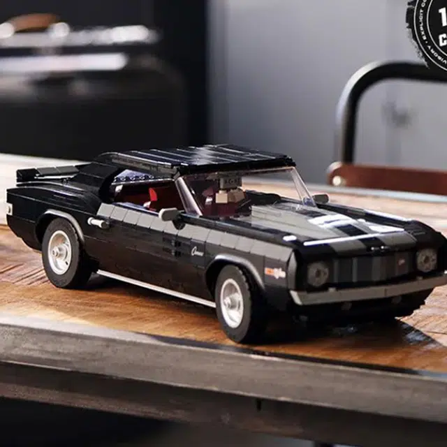 LEGO icons Chevrolet Camaro Z28 10304