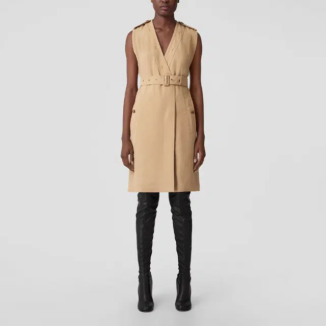 Burberry FW22 V