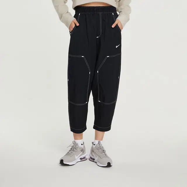 Nike SS22 Logo