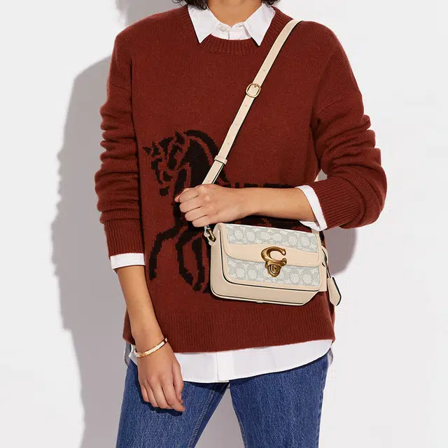 COACH Studio 19