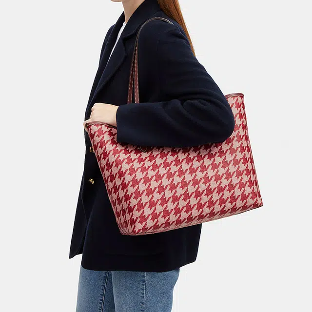 COACH City 33 Logo Tote