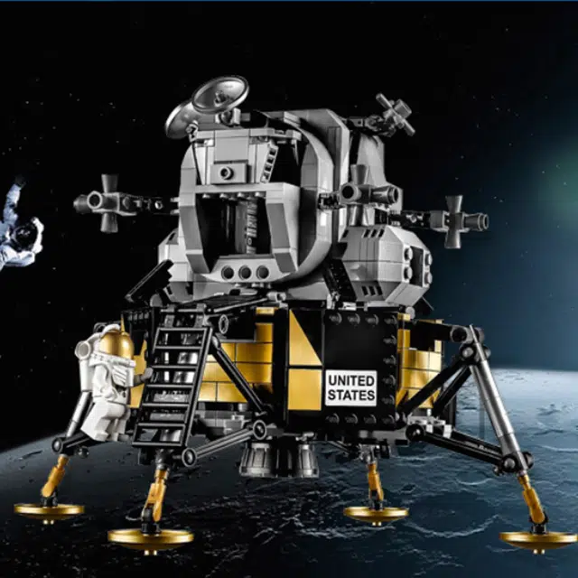LEGO icons NASA 11 10266