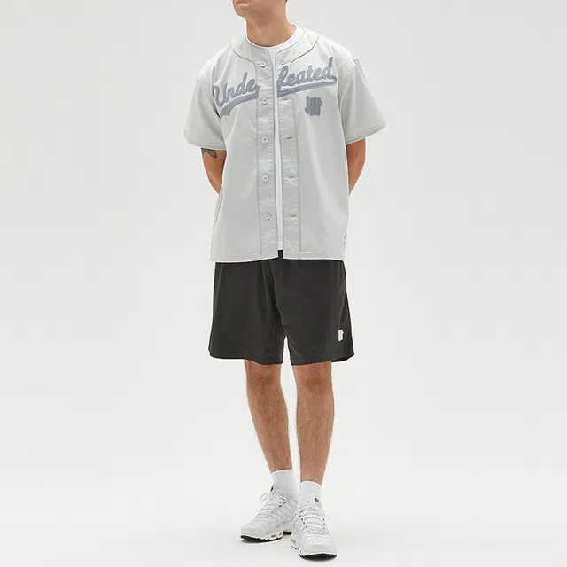 UNDEFEATED FW23 LogoT