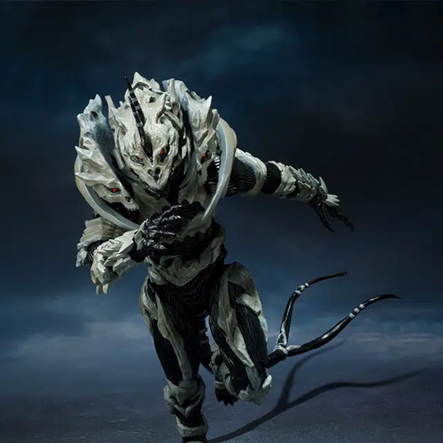 BANDAI s.h.monsterarts x 17cm