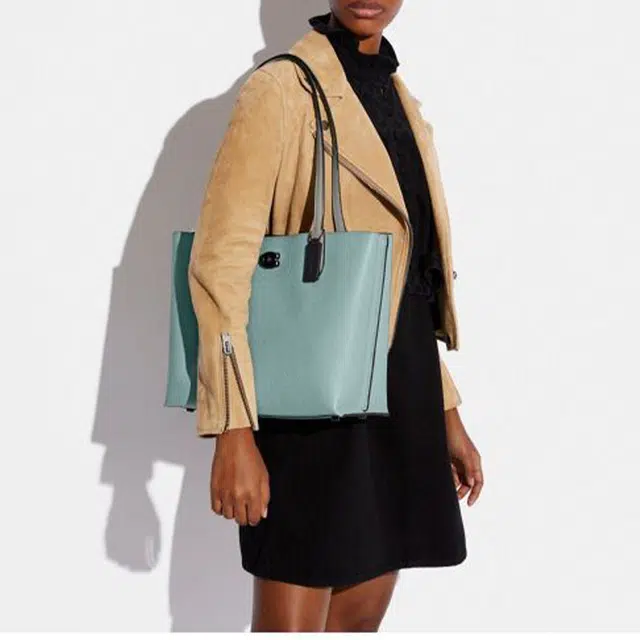 COACH Willow 28 Tote