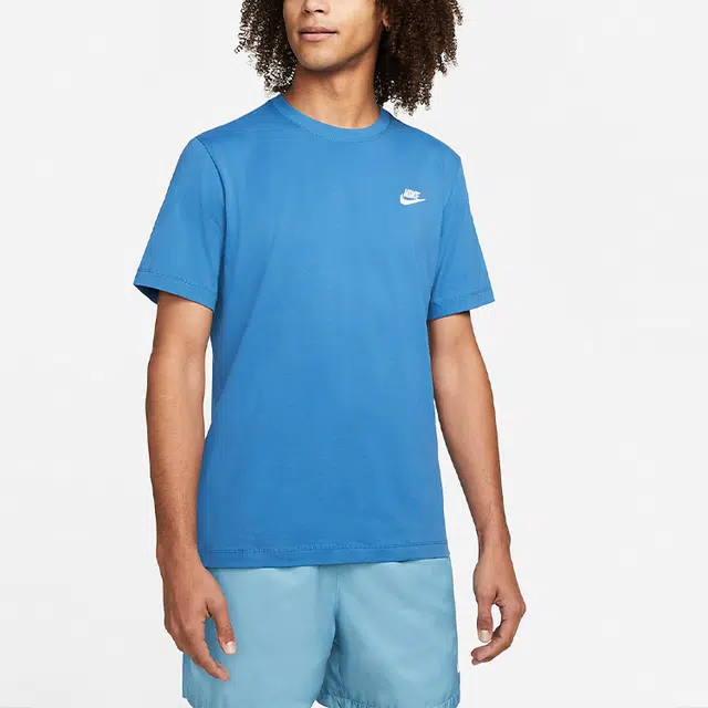 Nike Sportswear Club T