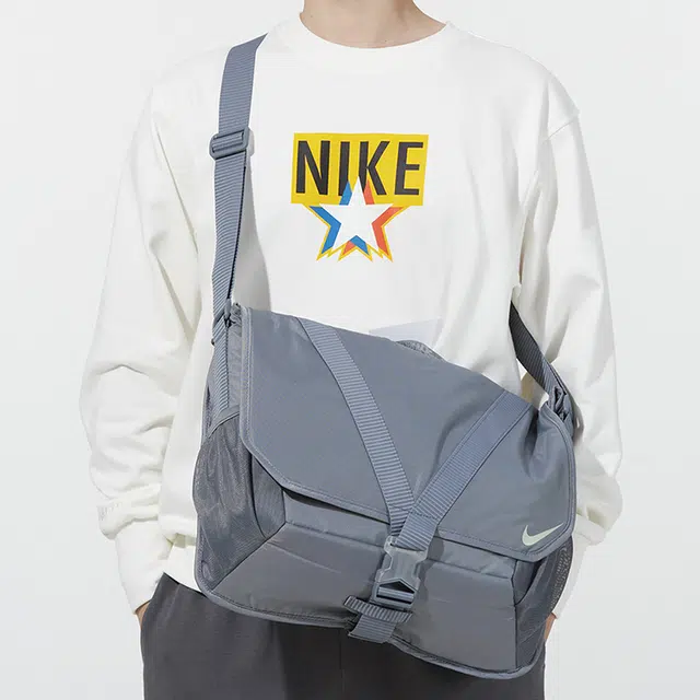 Nike Sportswear Essentials