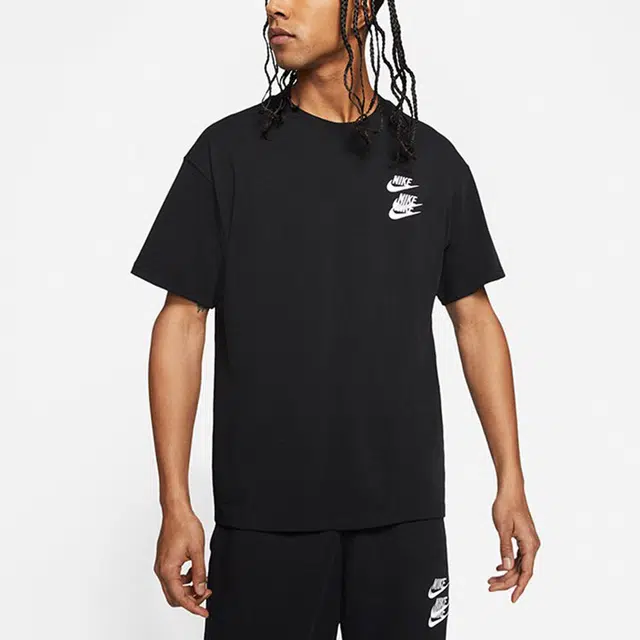 Nike Sportswear LogoT