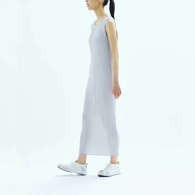 PLEATS PLEASE ISSEY MIYAKE