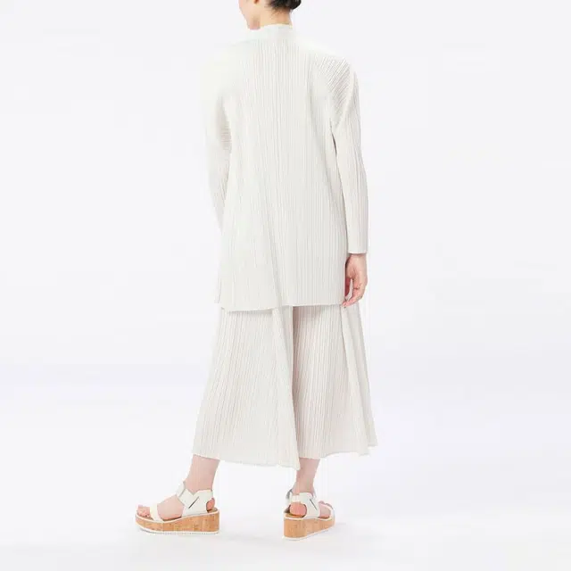 PLEATS PLEASE ISSEY MIYAKE