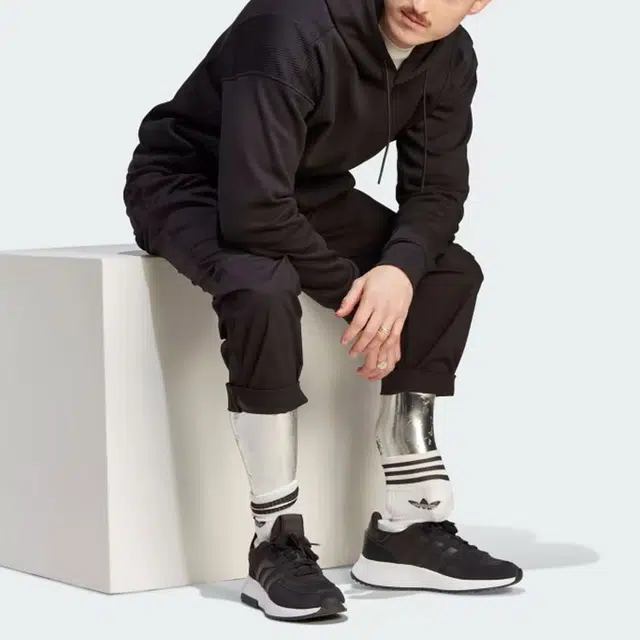 adidas originals Adventure Hoodie Logo