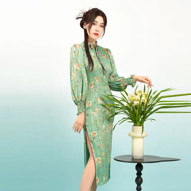 四美子 花卉图案立领低开衩九分袖旗袍连衣裙 玉花醉