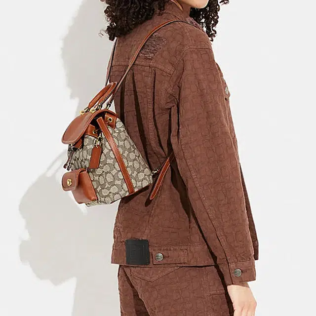 COACH Riya 23