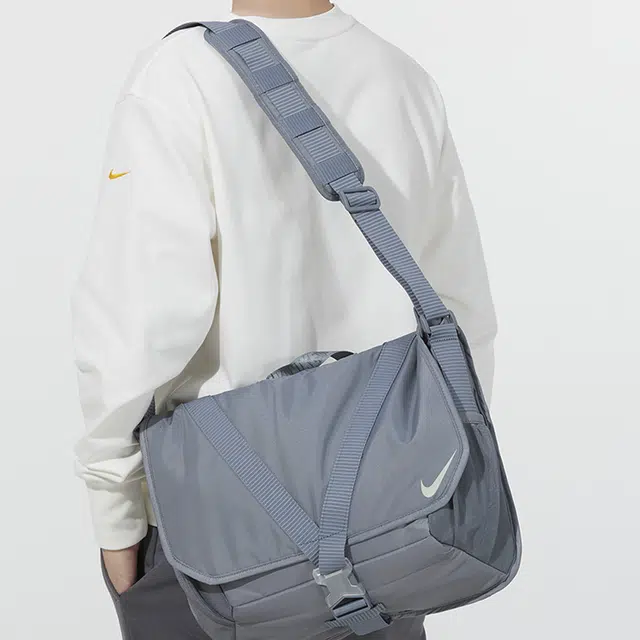 Nike Sportswear Essentials