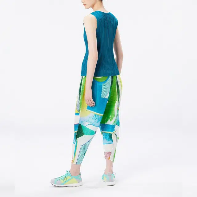 PLEATS PLEASE ISSEY MIYAKE