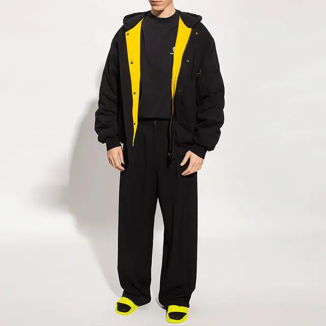 Balenciaga SS22 T