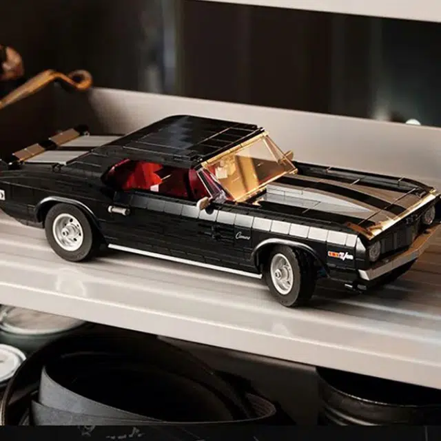 LEGO icons Chevrolet Camaro Z28 10304