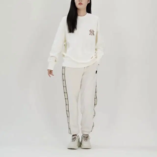 MLB FW22 Logo