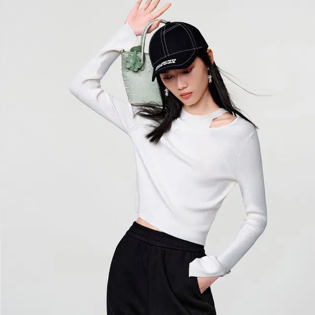 太平鸟 纯色休闲镂空锁骨套头针织衫 女款 白色