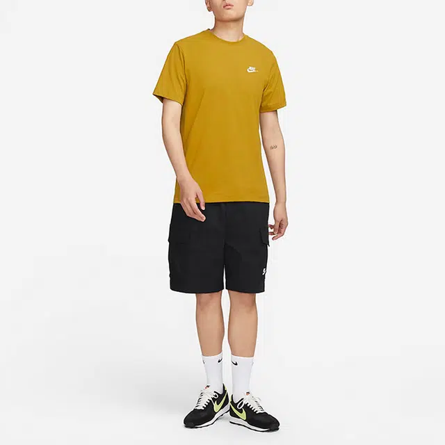 Nike Sportswear Club LogoT
