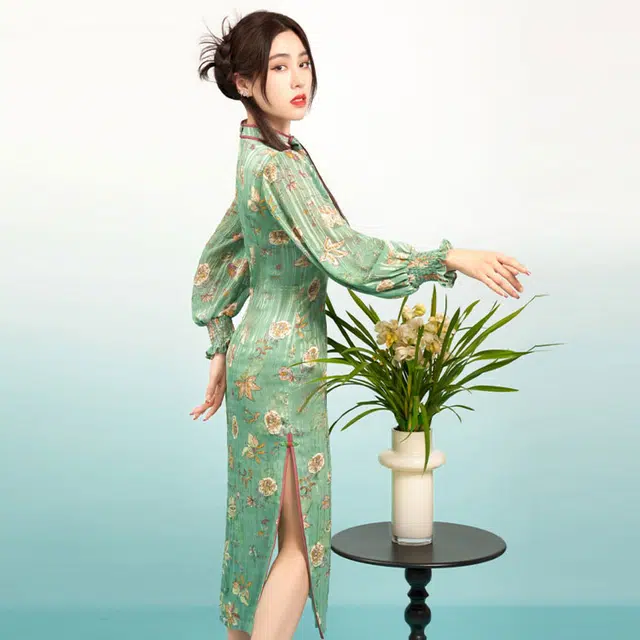 四美子 花卉图案立领低开衩九分袖旗袍连衣裙 玉花醉