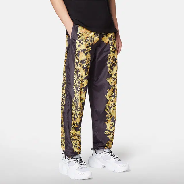 VERSACE JEANS COUTURE logo