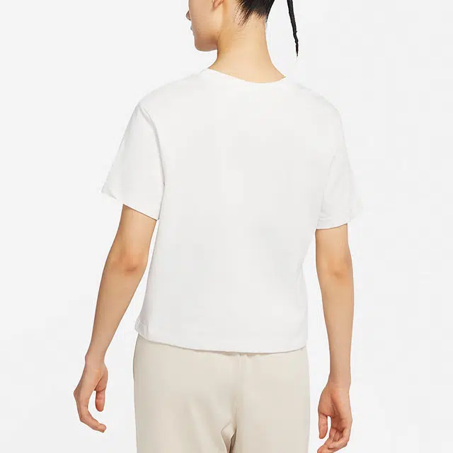 Nike SS22 SportswearSwoosh Logo T