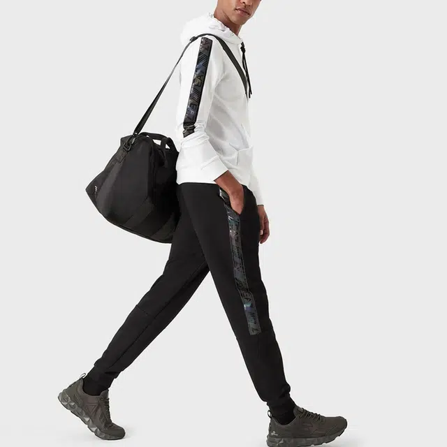 EMPORIO ARMANI FW22 Logo