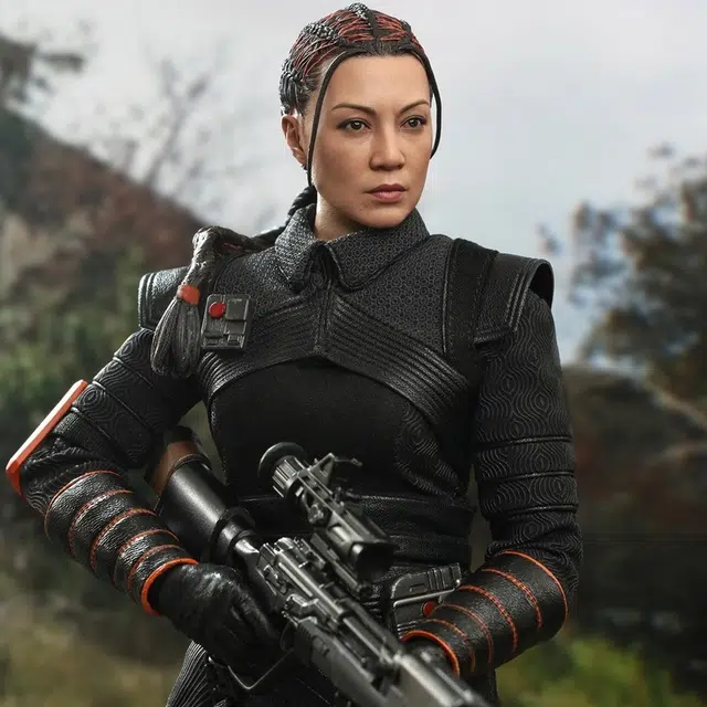 Hot Toys 16 28cm