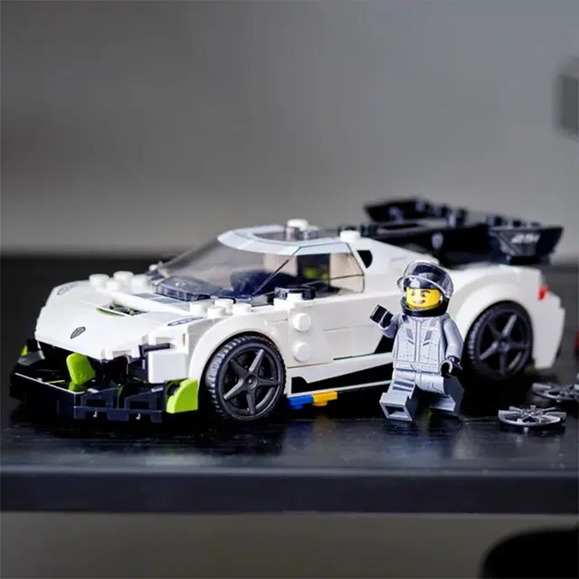LEGO 76900