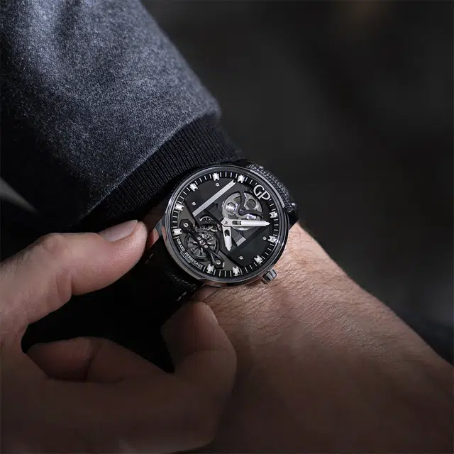 GPGIRARD-PERREGAUX 30 44mm 82000-11-631-FA6A